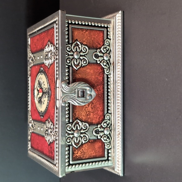 Vintage Blue Bird Confectionery Harry Vincent Red/Silver Tin. - Picture 1 of 11